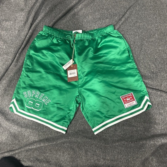 Supreme x Mitchell & Ness Satin Basketball Short (green) Supreme x Mitchell & Ness Satin Basketball Short (green)